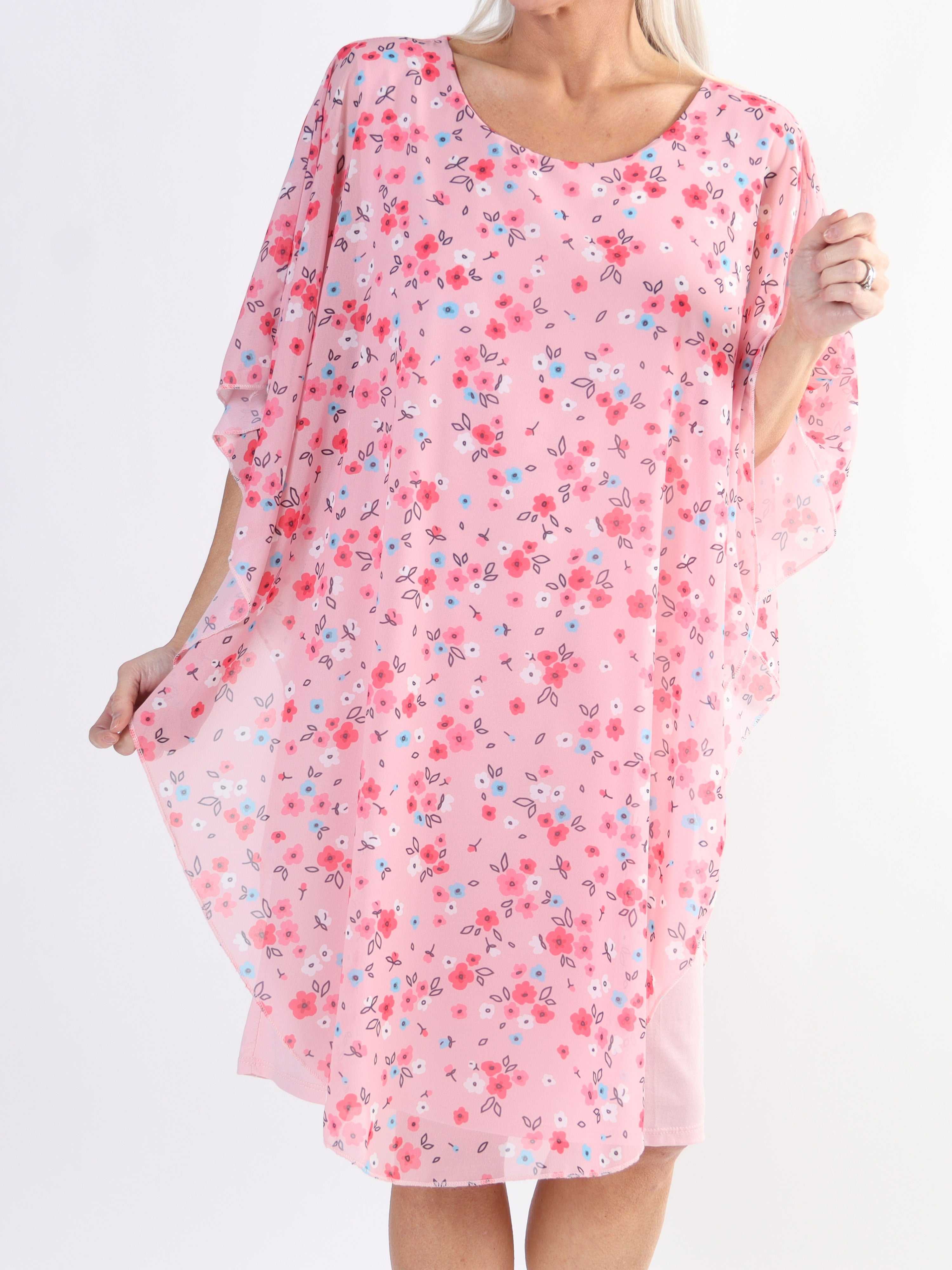 Kenya Small Flower - Tunikaklänning i plus size med blommigt chiffonglager
